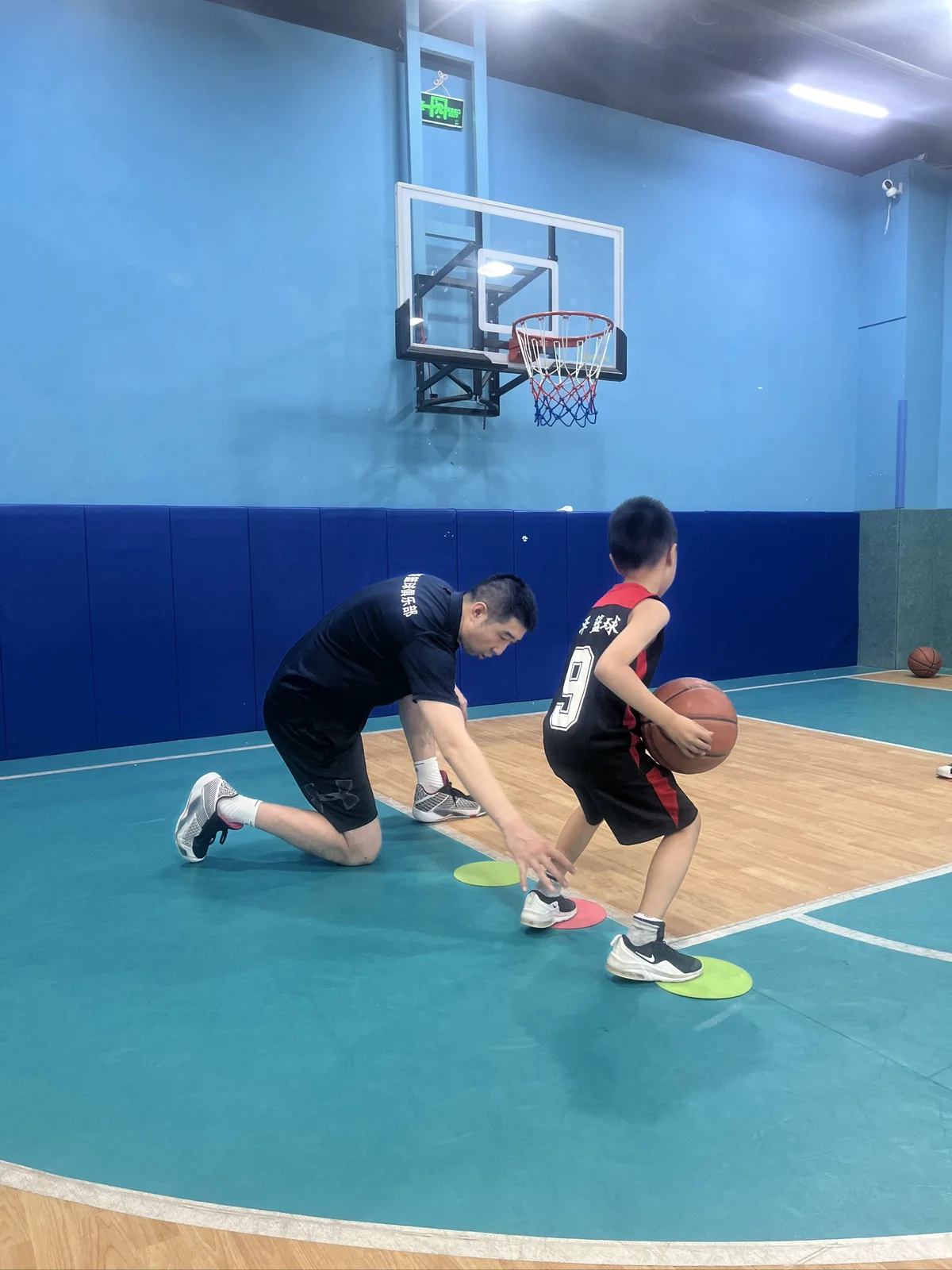 如何通过模拟比赛环境提高篮板实战能力?_1
